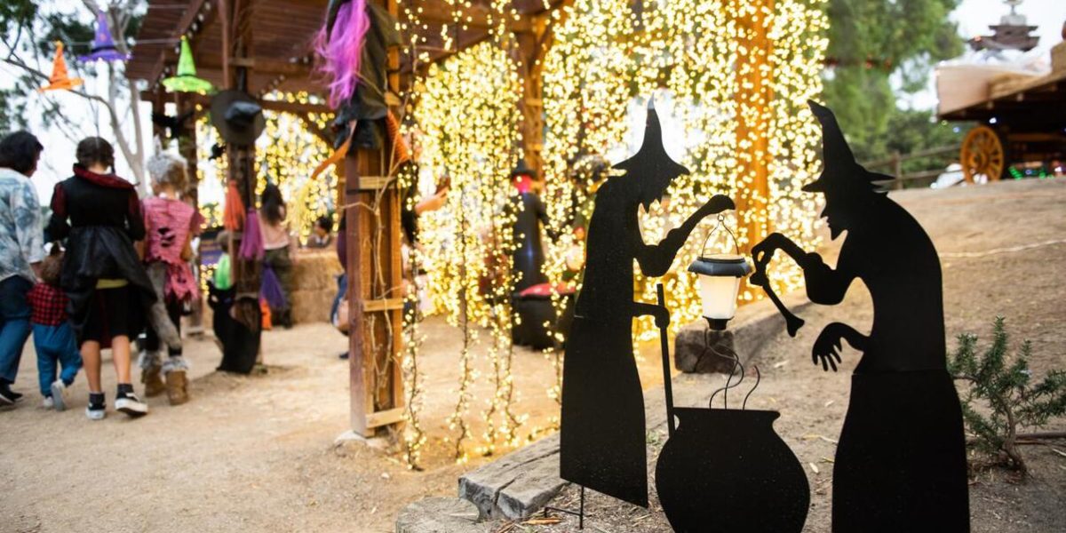 Decorations_Fall-O-Ween_HeritageHil_2022 (1)